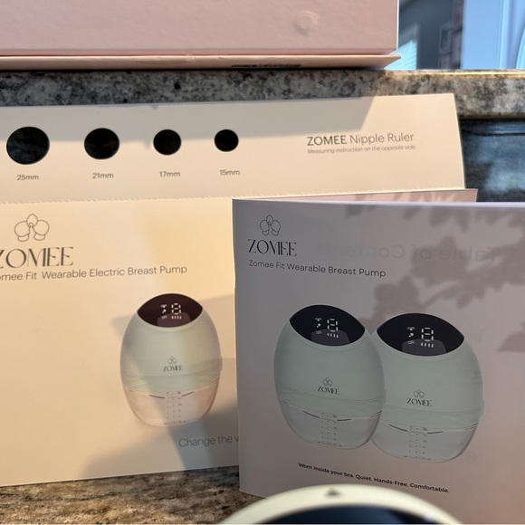 Zomee Wearable Breast Pump Set - Picture 4 of 5